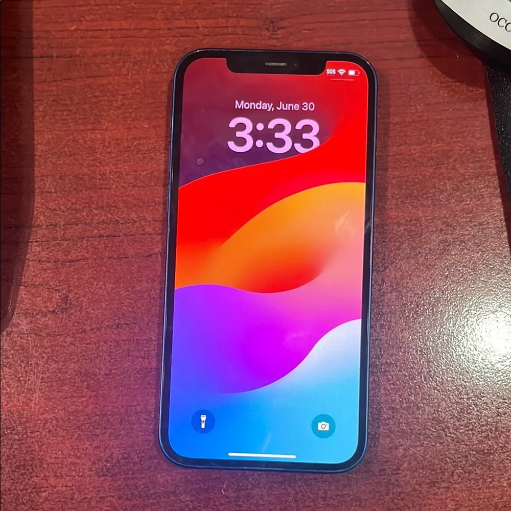 Apple Black iPhone 12 64 g with Vibrant Display and Notch Design